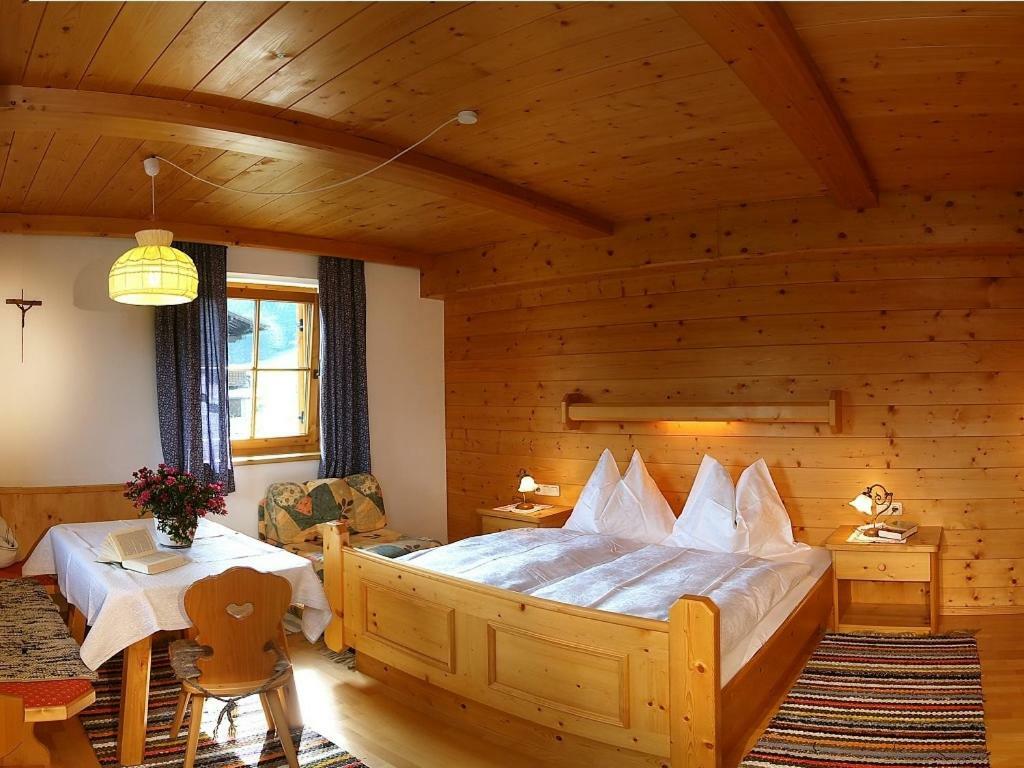 Apartment mit Balkon
